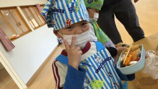 駄菓子弁当作り